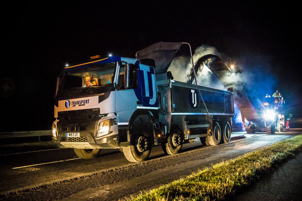 TJ Trucks on night road works